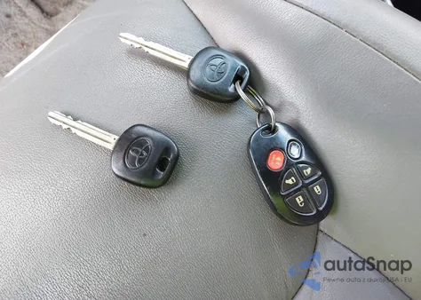 2008 Toyota Sienna Xle z USA, uszkodzony, nr VIN 5TDZK22C78S107785